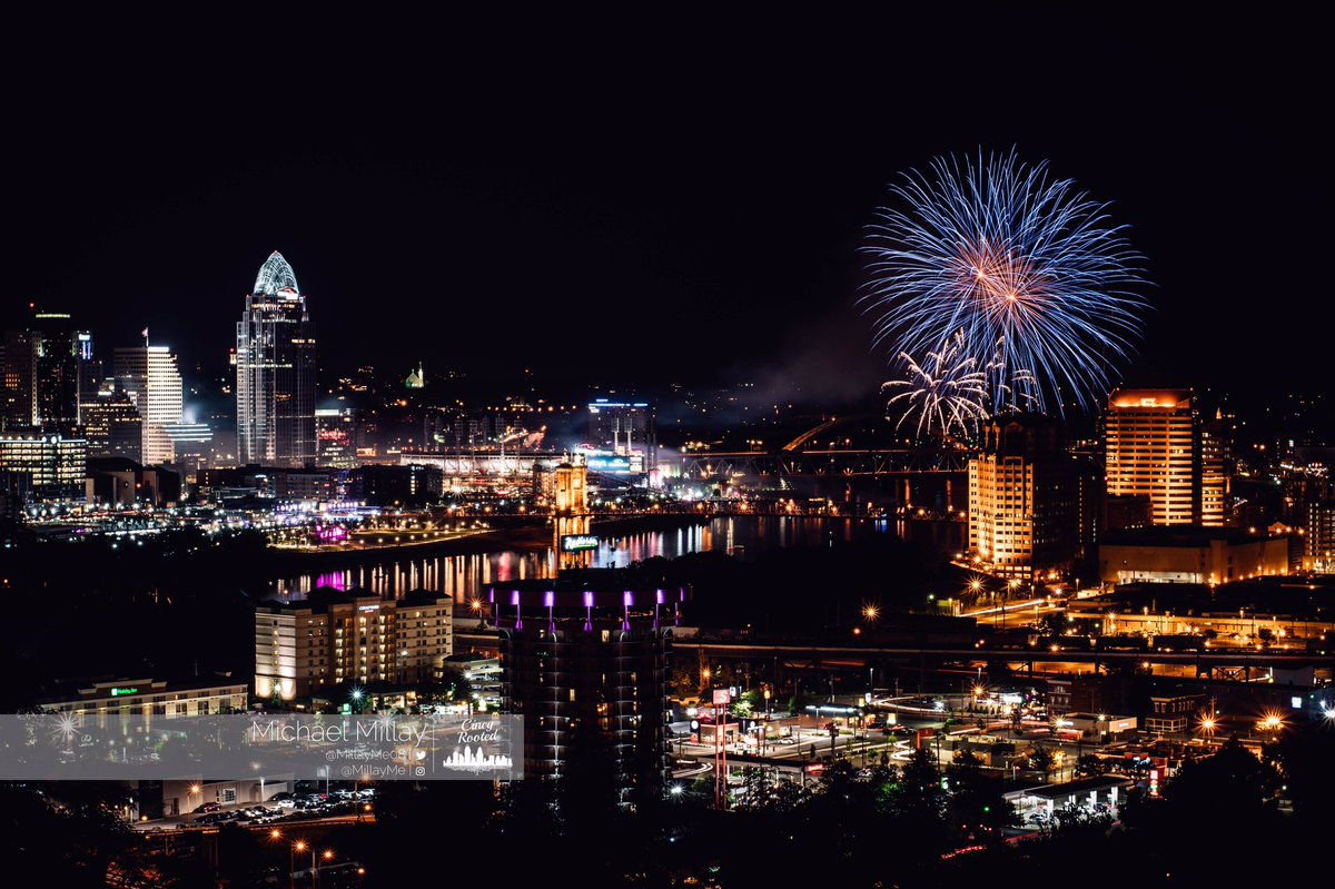 Rooted_Creative's tweet photo. Firework Friday 🌃🎆 https://t.co/fl90IY2SWG