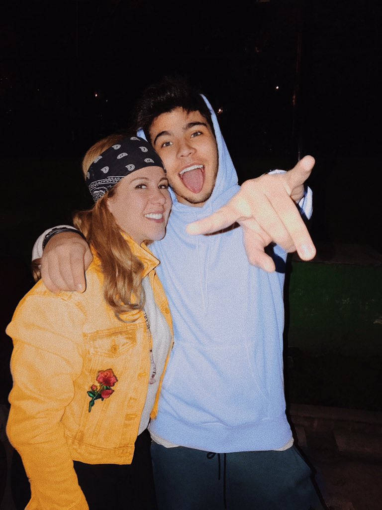 villalobossebas's tweet photo. Encontré la mejor compañía para ir al cine @kavivime 💛💙 te amo mami https://t.co/e3hJ2PbPCH