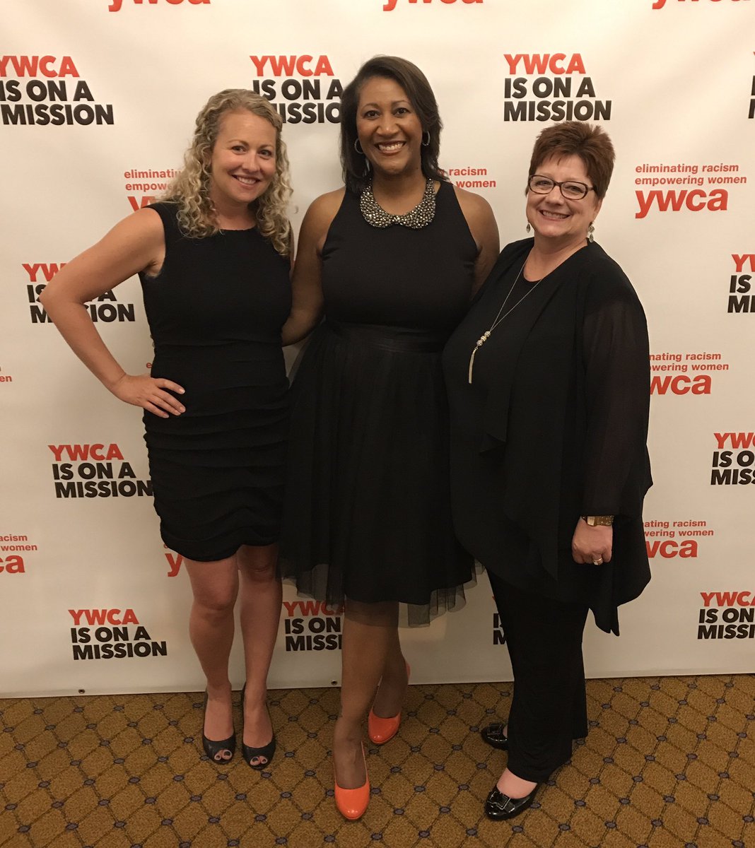 #mygYrls @YWCAChicago <a href="/curlymollys/">Molly Silverman</a> <a href="/shelleyblambert/">S Bromberek-Lambert</a> at #YWCA2017 Awards Gala #ladiesinblack