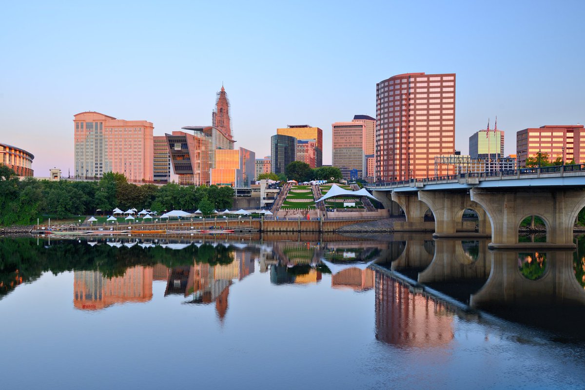 Lee_Whitnum's tweet photo. Fun Fact: The median age in Connecticut is 37.4! https://t.co/5BxhkCjUy9