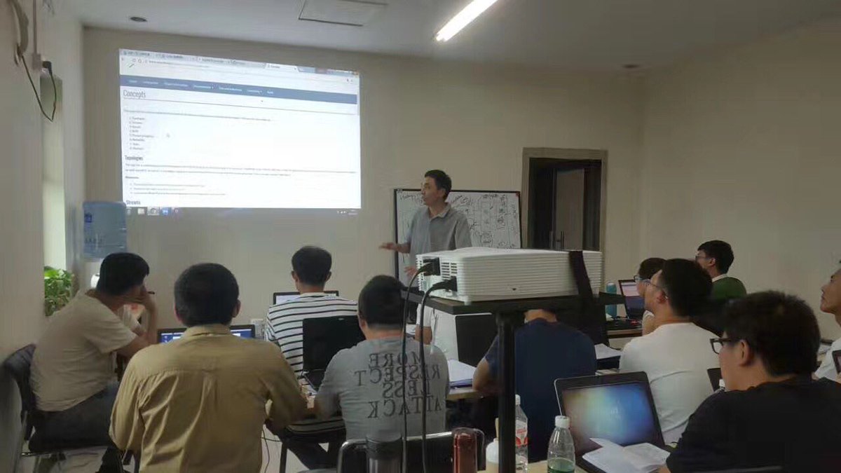_XinWang's tweet photo. It' s a pleasure to share @ApacheStorm with the graduates https://t.co/vZMvOFF5Ce