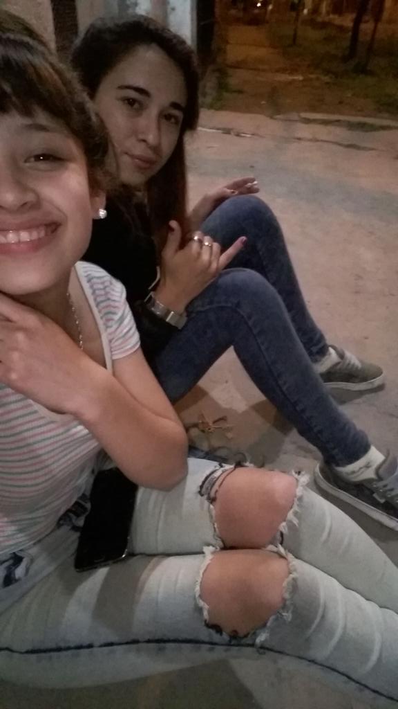 NahirRivarola1's tweet photo. Aca con la plaga haciendo veredaaa, 

#Unaaa #Broncaa #Dijoo #La # Cande #Se #Vuelaaaaa😂💞 https://t.co/Tukf8wgKCp