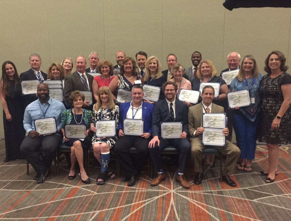kentuckyalumni's tweet photo. Big Blue cheers to our UK Alumni Club Award recipients who were recognized this evening! We appreciate all your work! #SummerWorkshop2017 https://t.co/B25XSNbWwn