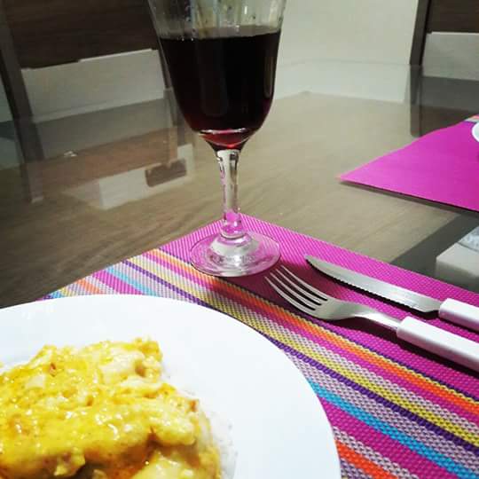 luciana_s7's tweet photo. Por ontem, por nós...🍴🍷 #LúeMarquinhos #EleeEu #DiaEspecial #MaisAmor #ResidênciadosSodréGuerra #SupremodeFrango #ChefLú #VinhoBordô https://t.co/5NxjHNrnCG