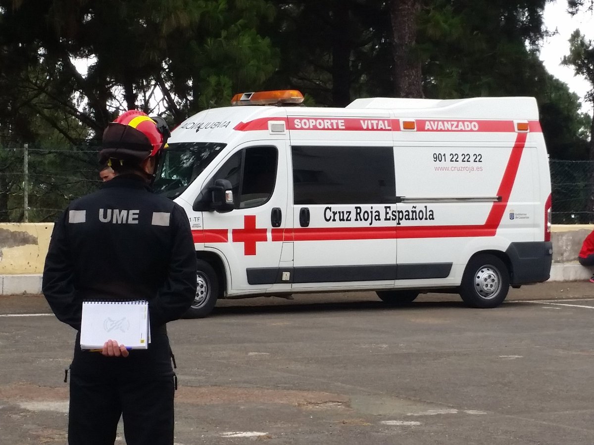CruzRojaProvTfe's tweet photo. IJornada de entrenamiento con BIEM 2 Canarias @UMEgob y ERIES de Cruz Roja en Tenerife https://t.co/SF4JCYzXOg