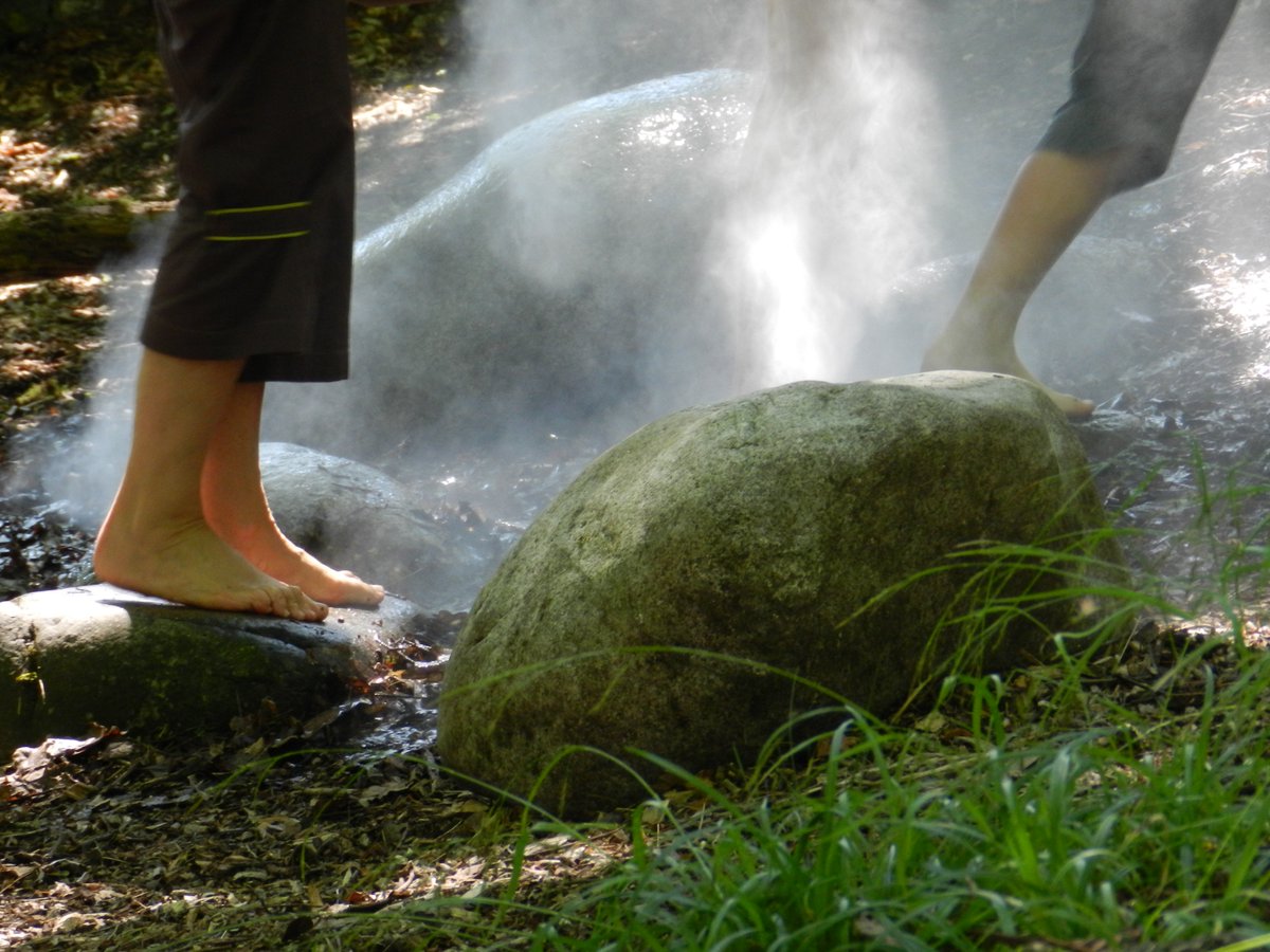 ParcWesserling's tweet photo. Votre #WeekEnd en #Famille au @ParcWesserling • Découvrez le Sentier Pieds Nus ! #SortieAlsace #OuSortirEn #Wesserling #Jardins #Parc https://t.co/LcfcLMmoa6