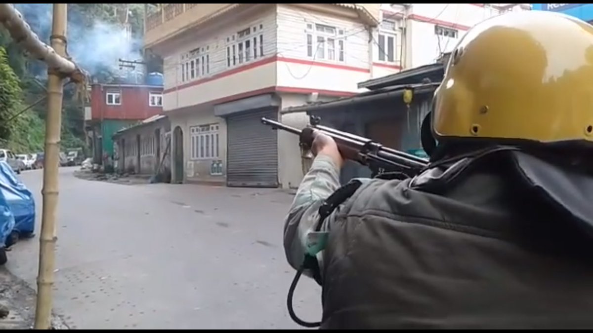 AviAmrit11's tweet photo. Police opens fire two innocent killed in #Darjeeling.Dear @rajnathsingh @KirenRijiju sir centre intervention is much needed.#Gorkhaland https://t.co/PV4sm65SJK
