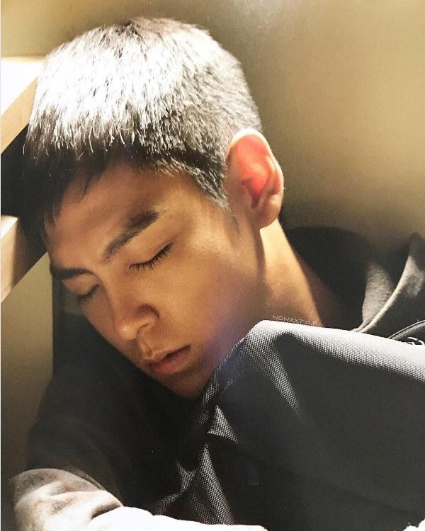 hellyhey's tweet photo. #StayStrongTOP
#getwellsoonTOP
#WeWillWaitForYouTOP
💛don't worry about what will come 💚 we are by your side 💛 https://t.co/xRfqpOUXYi