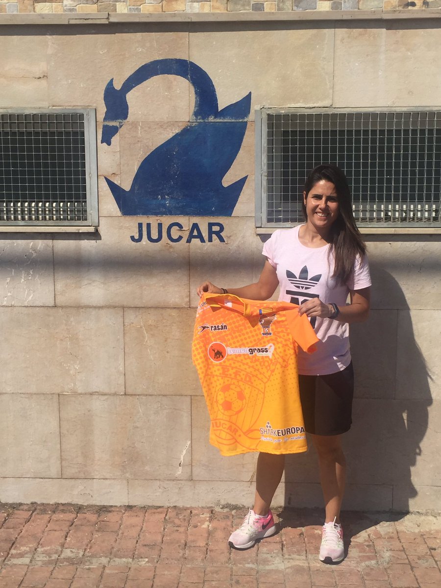 CF_DEP_JUCAR's tweet photo. Laura Vilar acepta el reto con la nueva dirección deportiva del Deportes Jucar!!! Enhorabuena por formar parte del nuevo proyecto #Naranja https://t.co/rLTOBLZXWQ