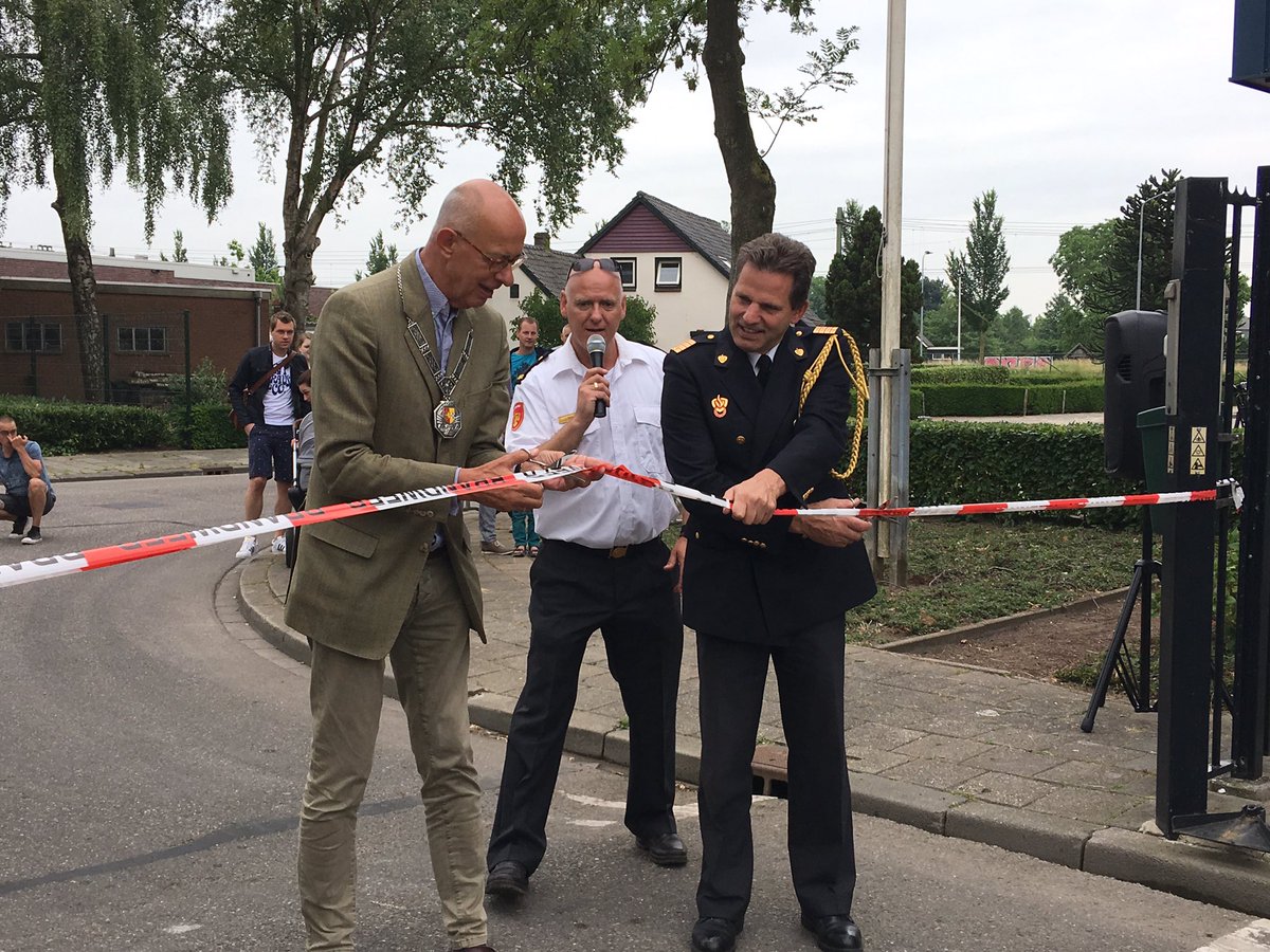 Zevenaar's tweet photo. Tot 15.00 uur staan collega's van  brandweer en gemeentewerf voor u klaar tijdens de open dag!  #ProfAalbersestraat https://t.co/lZQDeOHdZ2