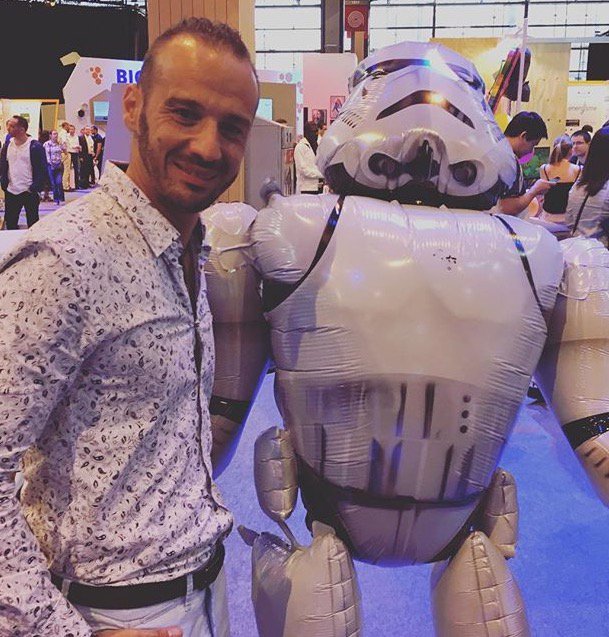 Box_Ze_Day's tweet photo. Frédéric, grand gagnant de Koh Lanta a trouvé son nouveau Totem ! #VivaTech #KohLantafinale @GroupeTF1 https://t.co/qStICxm4Na