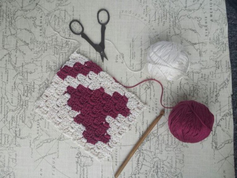 Corner to corner crochet is great for cushions, blankets and bags. <a href="/notsogranny/">Joanne Scrace</a>'s class in #Cambridge is in 2 weeks. bit.ly/2sbVK65