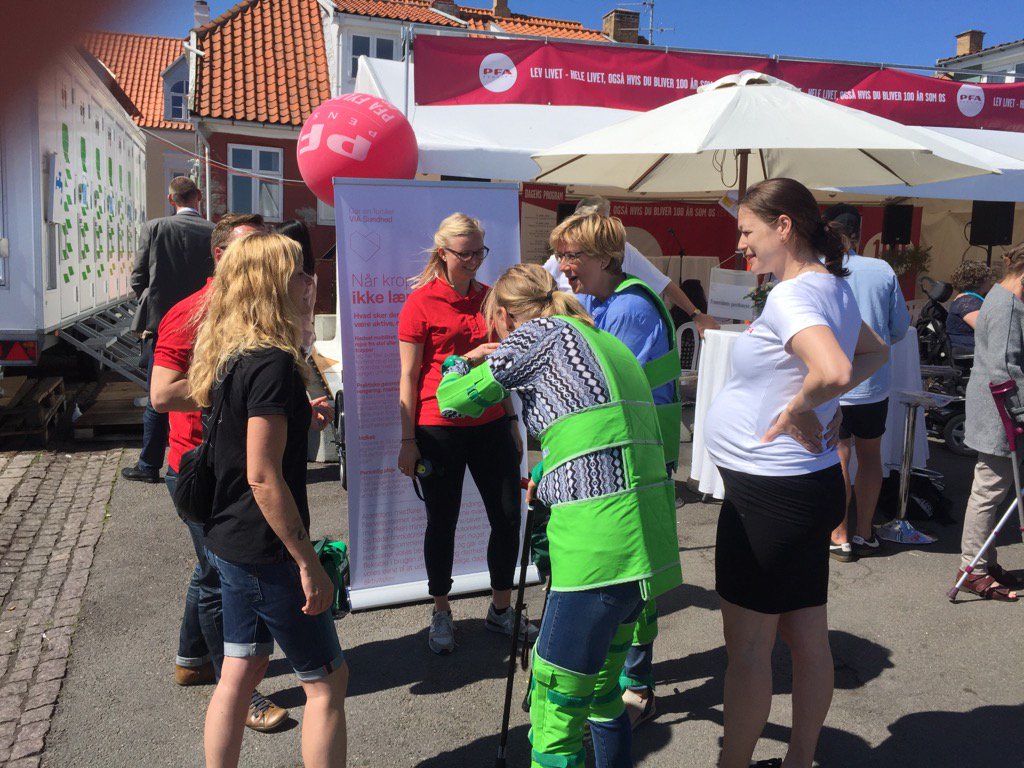 lisbethbjerre's tweet photo. @PFA har fokus på ældres vilkår - og @larspbk  bruger VIAs aldringsdragt og gør ung til gammel #fmdk #uddpol https://t.co/KfjdD4kFU0