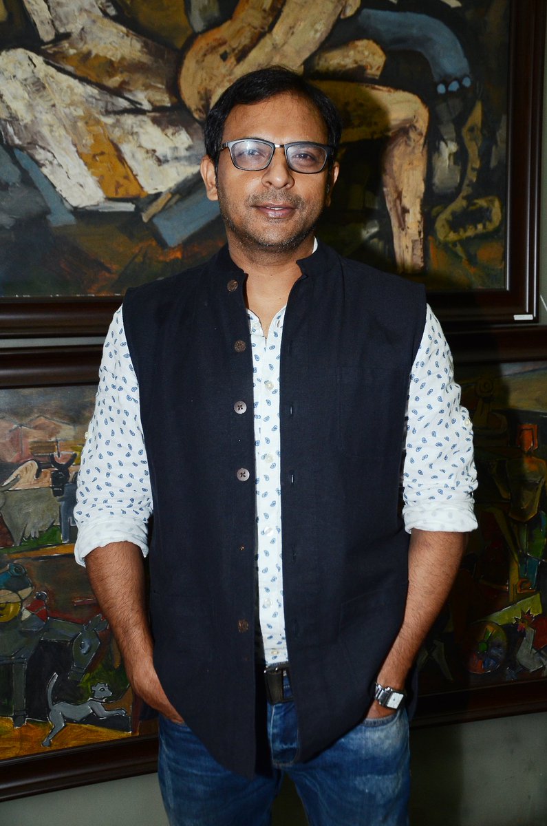AnushaIyer_'s tweet photo. #JoySenGuppta at the #openingpreview of #OsiansTheGreatestIndianShowonEarth #VintageFilmMemorabilia #ArtsAuction https://t.co/f5HMiEAW9Z