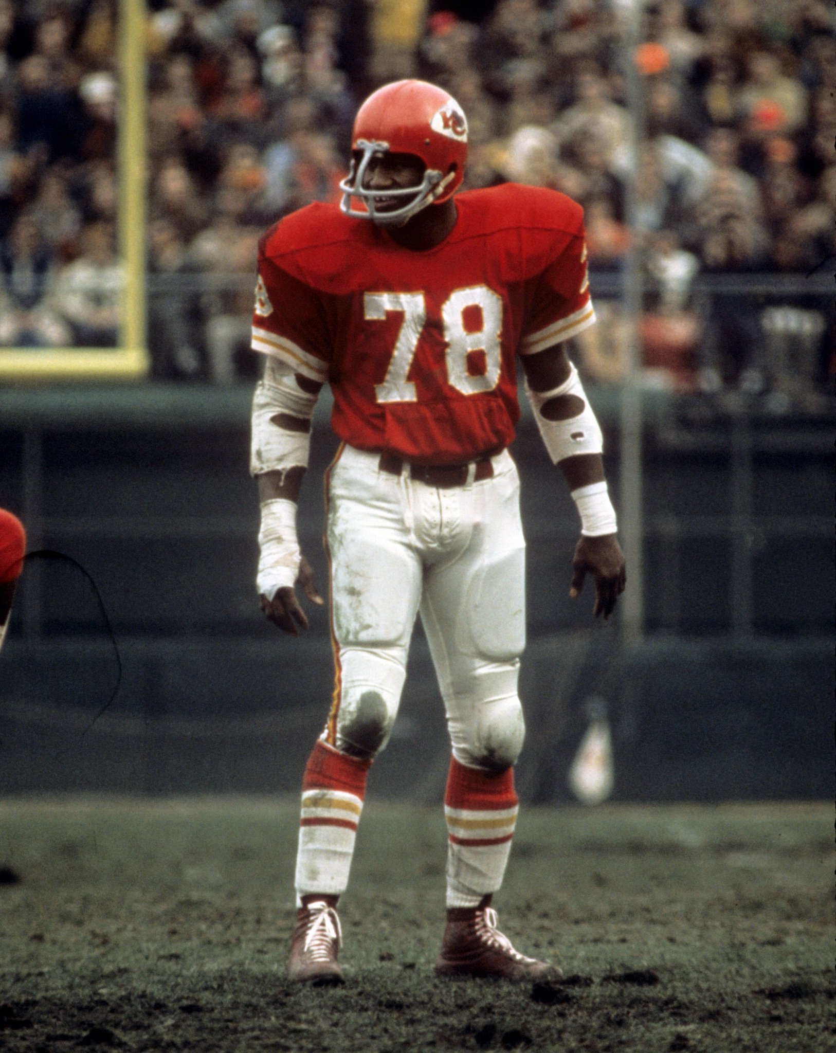 Happy Birthday to Bobby Bell, who turns 77 today! 