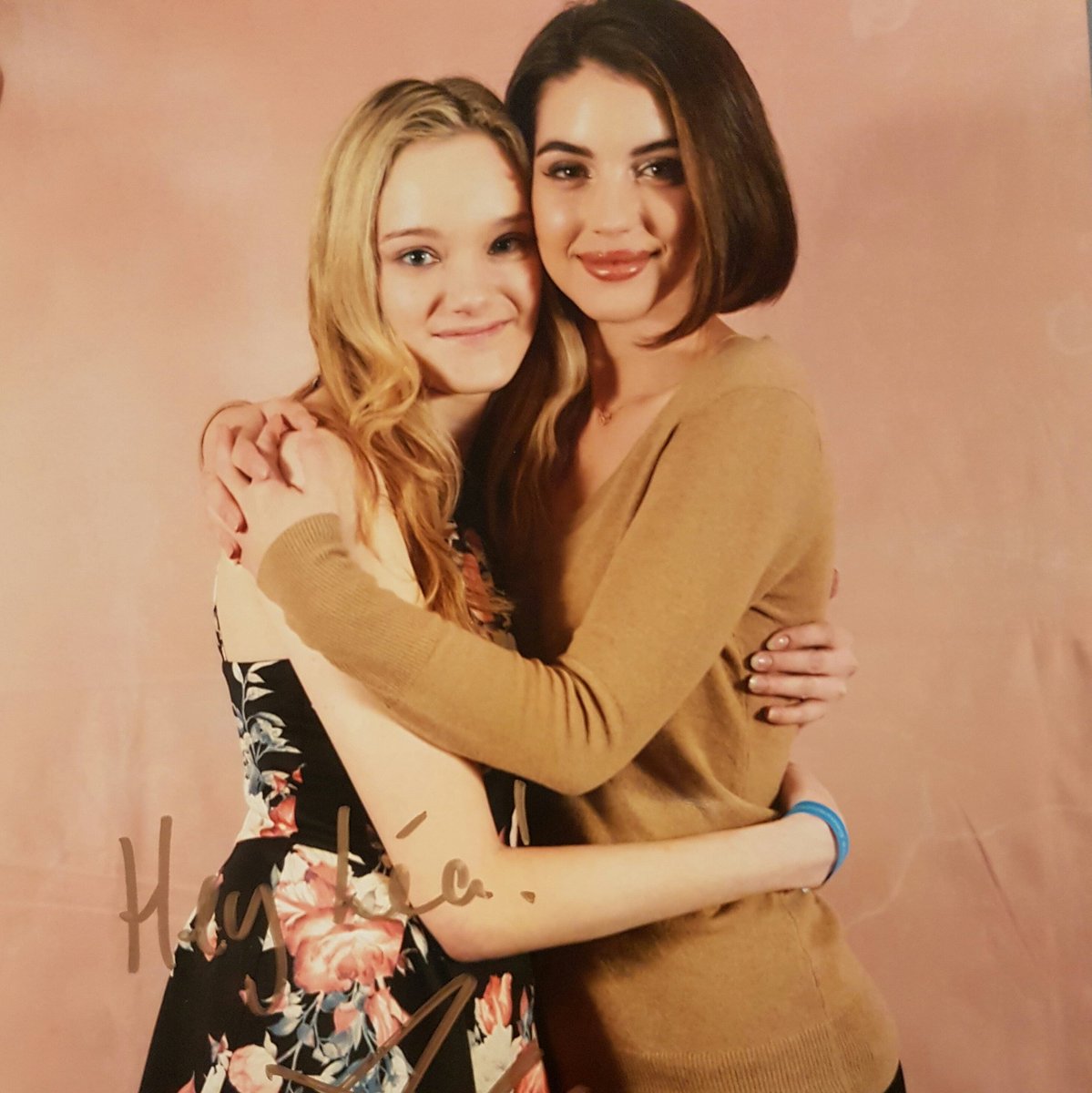 Lea_Sunshine9's tweet photo. @CWReign @AdelaideKane & all the other incredible actors/actresses - I'll 4ever carry you in my heart!! ❤️❤️ #LongLiveReign #LoveReign https://t.co/x5wIgtkfL8