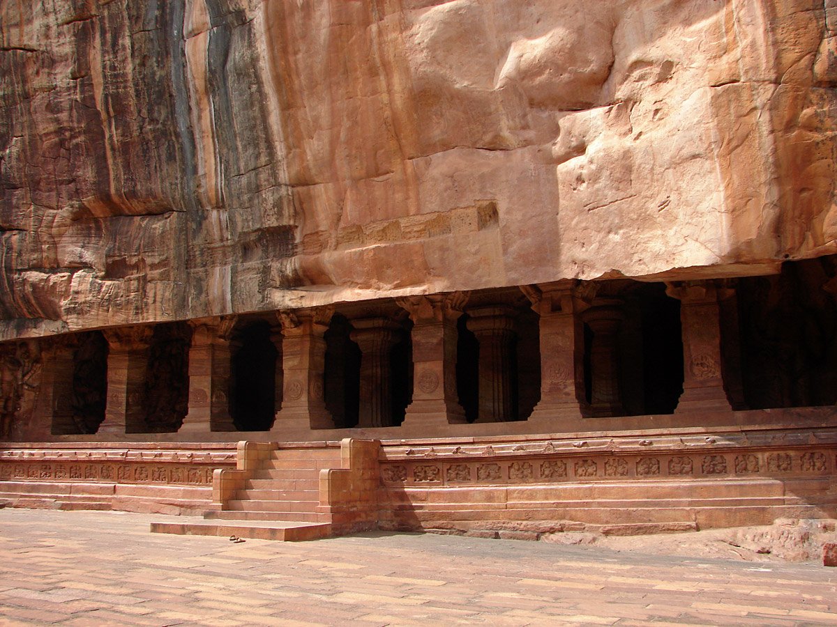 JainTemplesInd's tweet photo. #JainTemplesOfIndia presents Badami Cave Jain Temple
Know More: https://t.co/3nnzzjSwMO
#ExploreMoreAboutJainism https://t.co/mINlvEnIck
