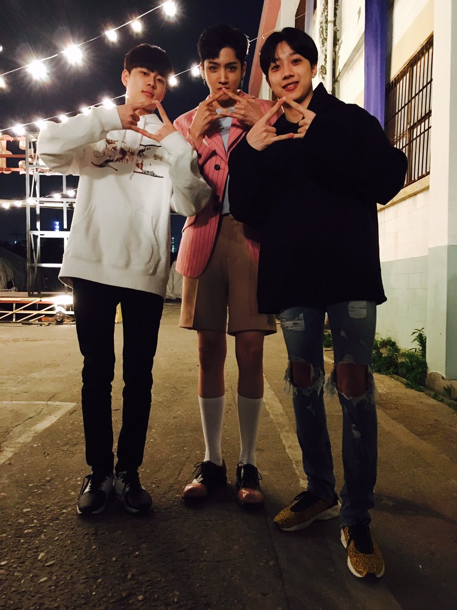 CUBE_PTG's tweet photo. [#우석] 선호야 관린아 너무 수고했어!!!
무대 정말 잘봤고 너희들의 매력과 실력을 모두 보여준거 같아서 자랑스럽다
드디어 이 사진을 올릴수 있다니..!😊 https://t.co/aTRM314VUG