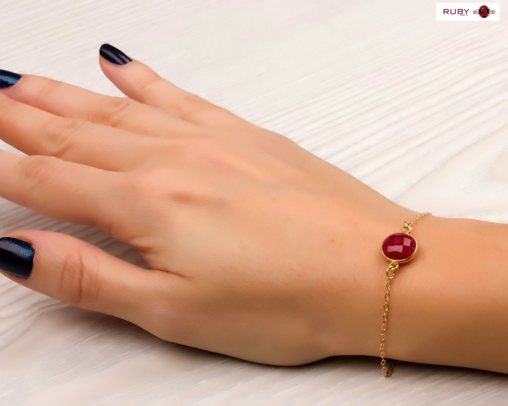 rubygemstones1's tweet image. Beautiful ruby brecelets gives adorable looks to your hands. @ bit.ly/2e8qVdT 
 #brecelets #neclaces #rings #benefits #fashion