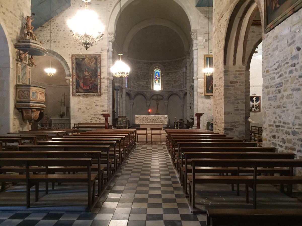 LesleyDD's tweet photo. A beautifully simple 1000 yr old church at Lucq de Bearn, Aquitaine. https://t.co/Jlgz53TXpA