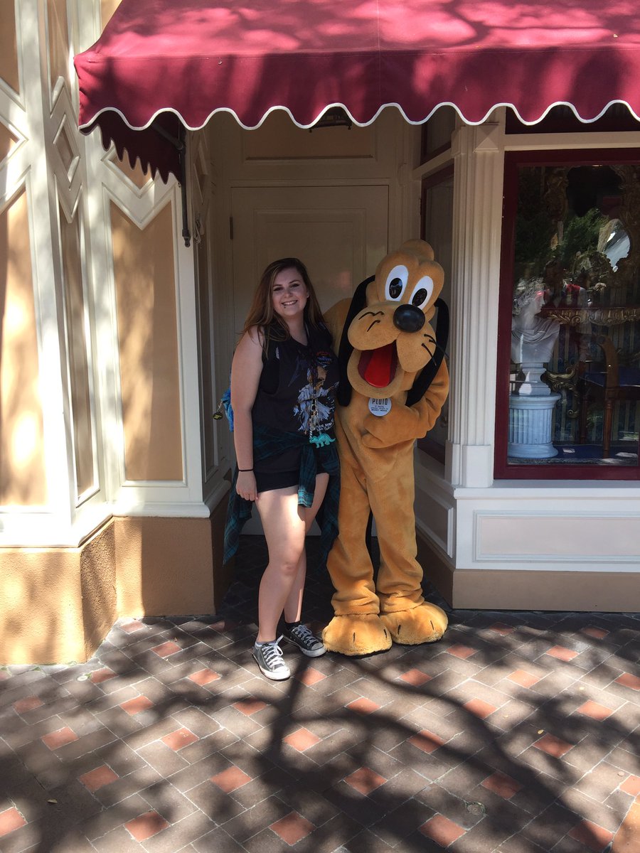 heythereimgaby's tweet photo. Take me back #Gradnite2017 https://t.co/pqr6ubDglf