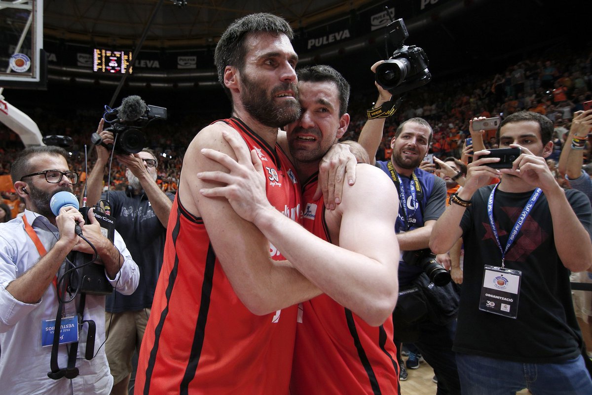 Rafa y <a href="/saneme9/">Fer San Emeterio</a>
#CampionsDeLliga

ctos para HOY
17:30h Salimos de la Fonteta 
18:00h Basilica 
18:30h Palau Gen.
19:30h Ayuntamiento