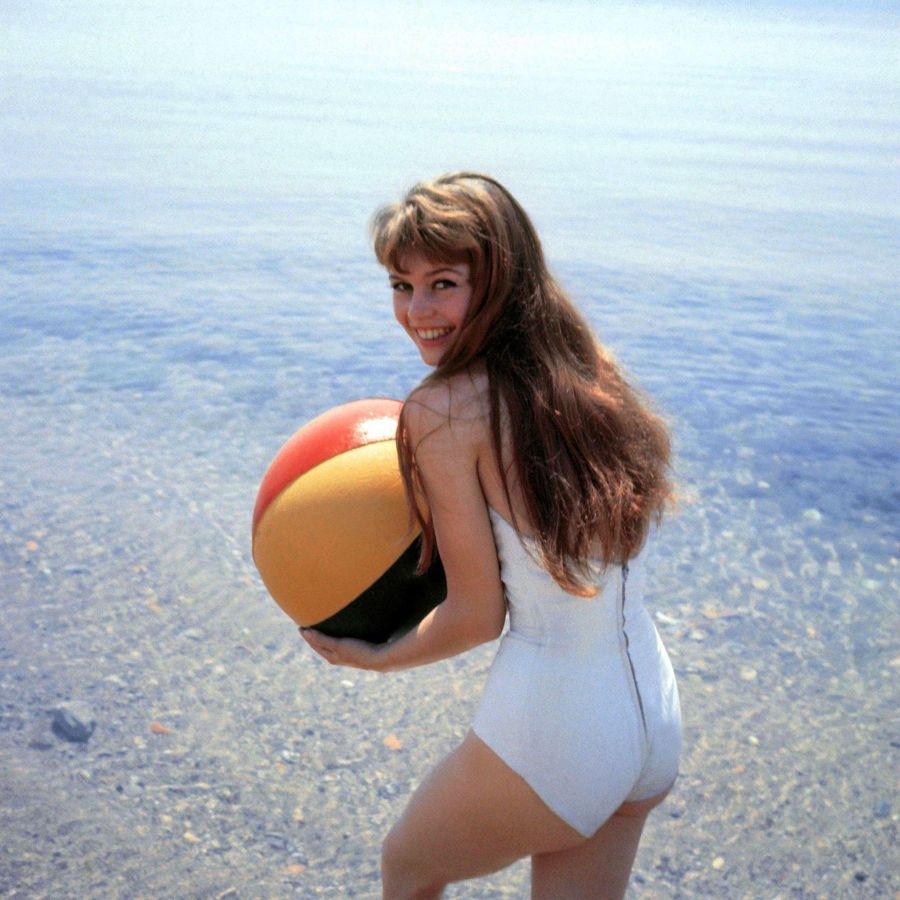 BritishVogue's tweet photo. Look back at the most classic of summer looks - from Audrey Hepburn &amp; Grace Kelly to  Jane Birkin &amp; Brigitte Bardot  https://t.co/oJdh16Ao72 https://t.co/Fwvg4QSL9w