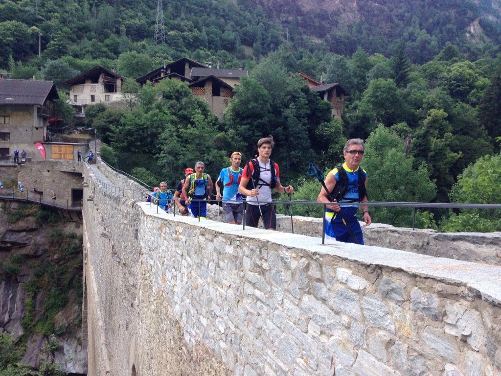 Di corsa dentro e sopra Pont d' Ael, il #grivolatrail continua..  #aymavilles <a href="/MELLOSBUTTERFLY/">Mello's</a> <a href="/GrivelWorld/">Grivel</a>