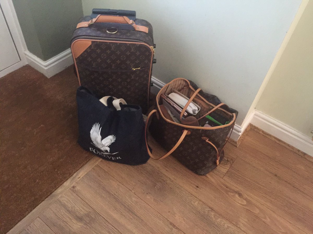 samcamsocial's tweet photo. Let the weekend begin! #SuccessDay #GentingArena #DiamondHearts #Extra350 #WeAreDifferent #LouisVuitton. https://t.co/ORnkSBgGdo