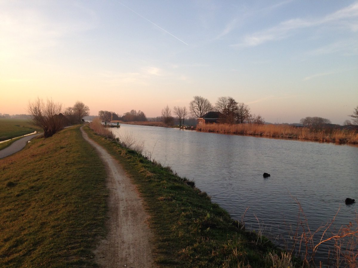 VanBijsterveldt's tweet photo. Dit weekend zijn de Midden-Delfland Dagen, een stukje lopen of fietsen en het landschap ligt aan je voeten! @StapUitJeStad @MiddenDLdag https://t.co/ChNImKdKPS