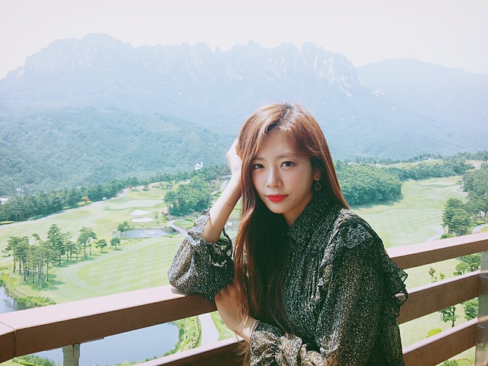 hf_dreamcatcher's tweet photo. [#지유] 오늘 날씨 좋지 않아요~~? 쵸큼 덥지만...그래두 좋다🤗 즐거운 주말 보내요 😗❤ #드림캐쳐 #dreamcatcher https://t.co/cDp3VBnsw8