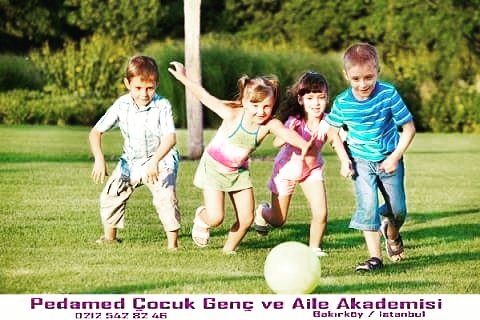 PedamedCocuk's tweet photo. Tatilde; çocuğunuzun tüm duyularına hitap eden oyunlar oynaması için dışarı çıkmasına izin verin....🏃🚶😊#haftasonu #oyun #duyular #dostluk # https://t.co/0R6JPPXqi3