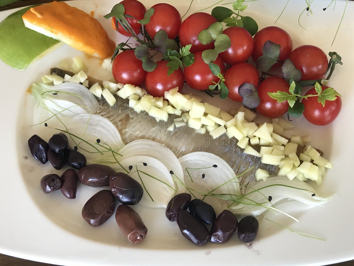 DespensaEmelin's tweet photo. Receta ideal para un fin de semana de verano! Calabacines rellenos de pisto con arenque ahumado   https://t.co/iTd1Yy0BfJ https://t.co/NQl6Qxg2MM