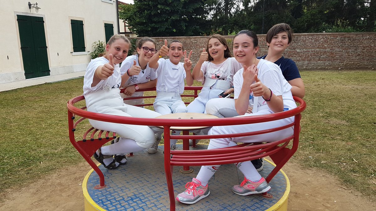schermacastelfr's tweet photo. #schermacastelfranco #fencing #machebraviatleticheho #fun well done! 🎉🎉🎉🤺💪 festa dello sport a Castelminio di Resana. https://t.co/lGDLvAVaeZ