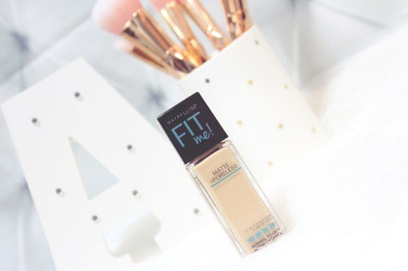 iamayeshaheart's tweet photo. Guysss, I'm giving away not only one #Maybelline product but my #FitMeMatte faves 💝 Check out my latest blog post! https://t.co/zxezM3PhMh 💋 https://t.co/bYYFj7SjAb