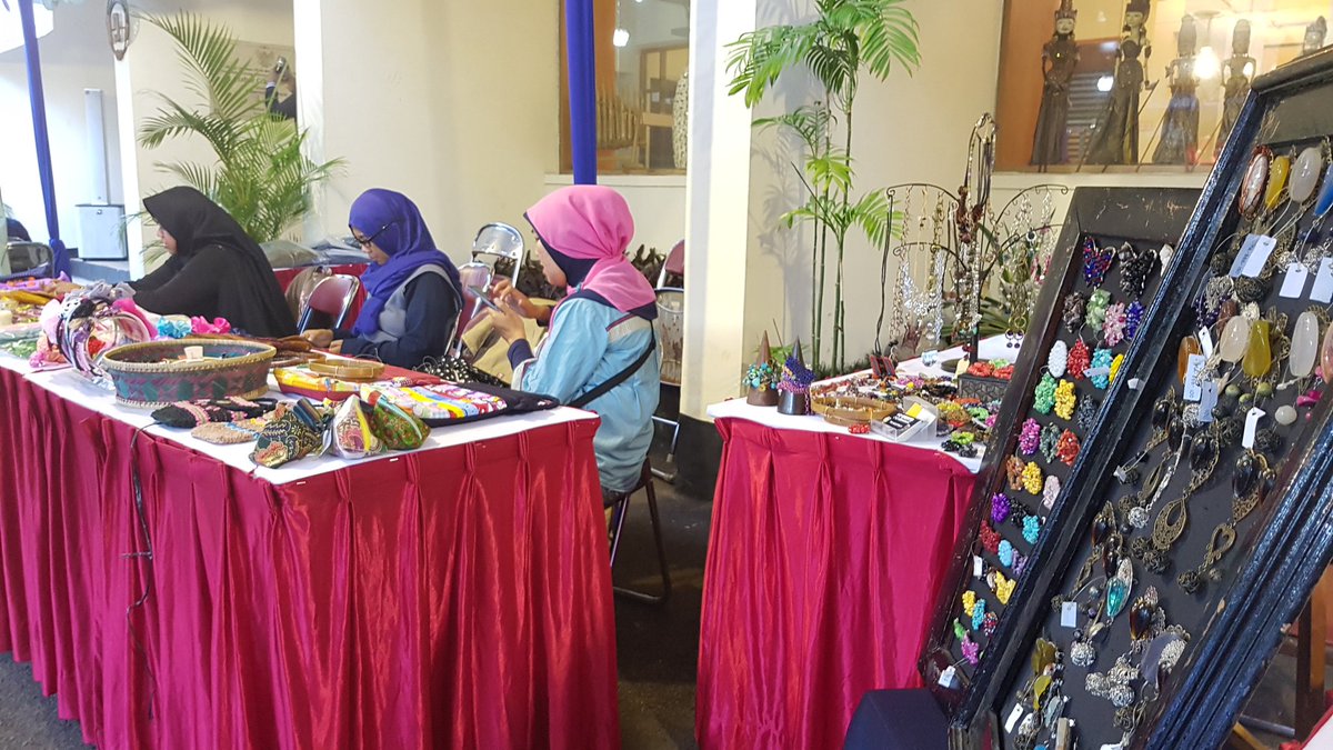 sobataher_'s tweet photo. Kuy ah ke Dekranasda Jabar di Dago ada Weekend Fair Bazar, dan Fashion...
#Jabar #DekranasdaJabar #WeekendFair https://t.co/2kJf6AH8SR