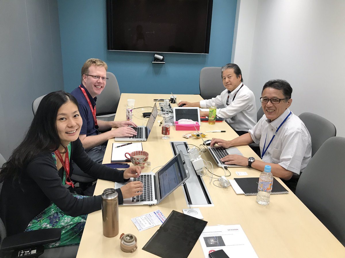 _kinkuma_'s tweet photo. #HackNow @ServiceNowAsia Team Japan! https://t.co/j9fGk3D6Df