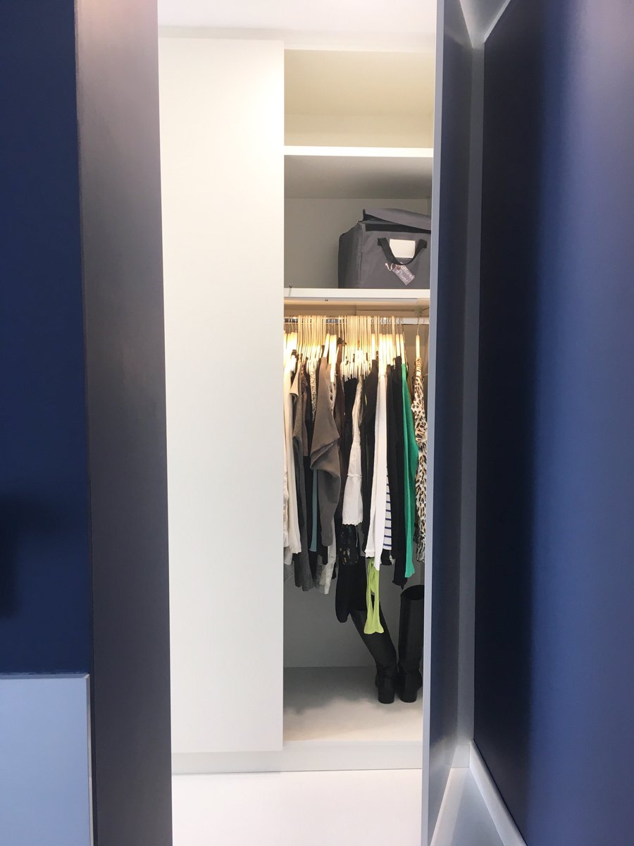 AgencementLille's tweet photo. #dressing #dressingroom #surmesure #agencement #rangement #optimiser #personnaliser #design #meuble #souspente #éclairage #LED #genech #agem https://t.co/B0wXcbNFsQ