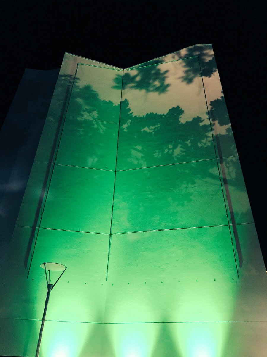 PascaleDaly's tweet photo. MAIRIE DE NOUMÉA ILLUMINÉE DE VERT EN SIGNE DE RÉSISTANCE À TRUMP #climat #Resist @EmmanuelMacron @mairiedeparis https://t.co/hJvNsdESdb