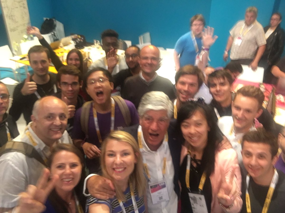 acbhec's tweet photo. #ProudToBeAXA #VIVAXA #Hackathon @AXA + @PublicisGroupe = ๐๐ก๐ https://t.co/xilIhUGFTi