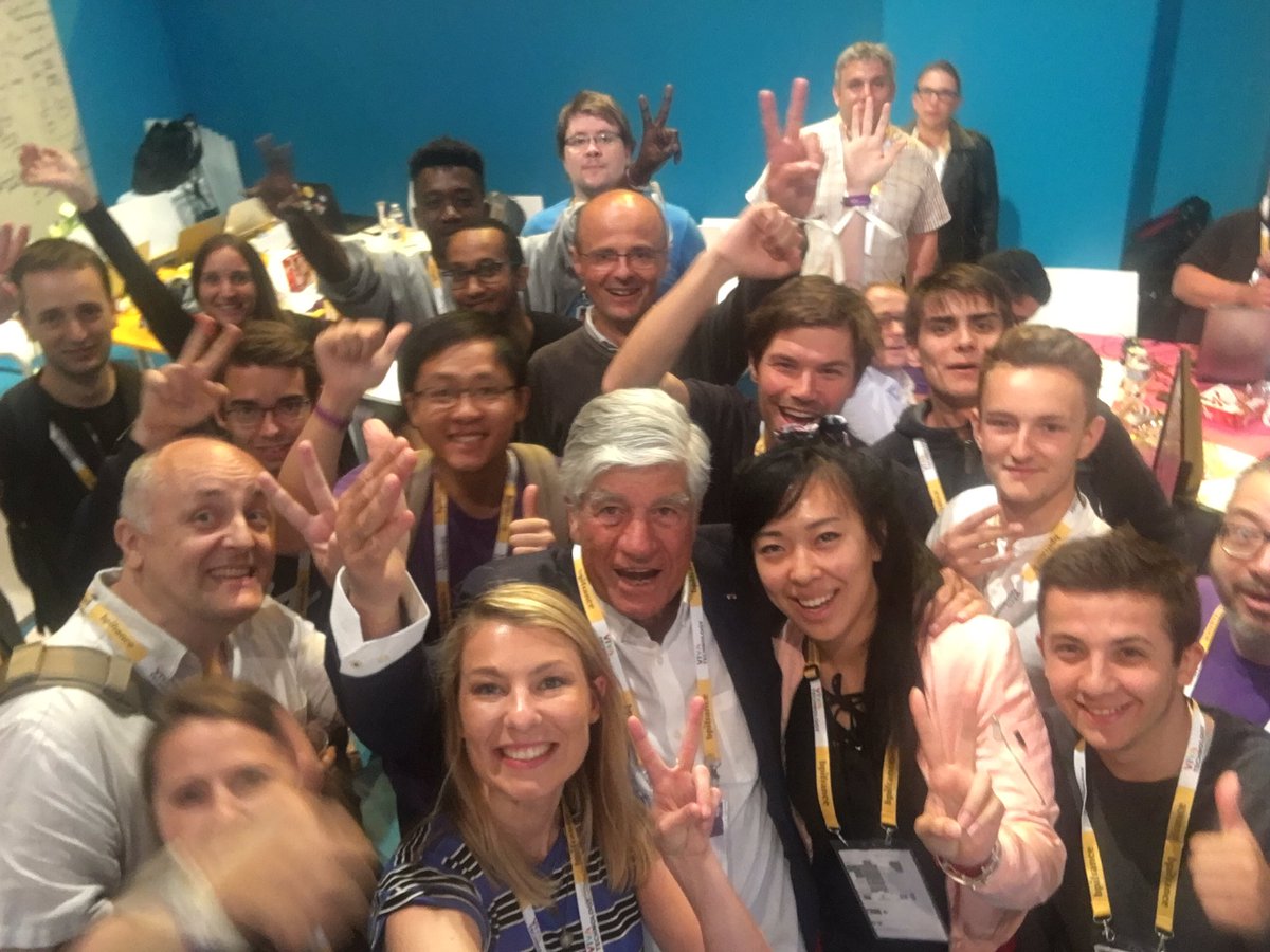 acbhec's tweet photo. #ProudToBeAXA #VIVAXA #Hackathon @AXA + @PublicisGroupe = ๐๐ก๐ https://t.co/xilIhUGFTi