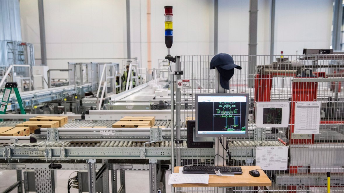 TransitionHR's tweet image. Rise of the machines: Canadian retailers on 'cusp' of using more robotics crwd.fr/2sGT0OR