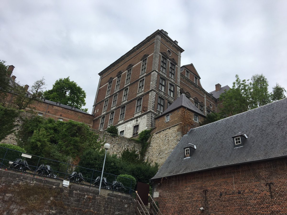 JuAnciaux's tweet photo. 700 personnes au départ du #Biotrail à l'#abbaye de #Floreffe. Ici pas de chrono et des ravitos avec produits du terroir! @CanalC_TV https://t.co/IvWk5c7fQL