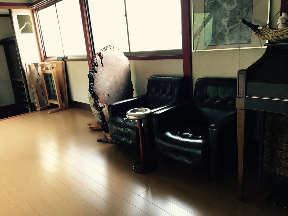 VerbrecherJohan's tweet photo. あの〜〜私が旅行で泊まる宿って大抵殺人事件が起こりそうなんだけど、ここまで「TRICKだったら殺人事件が起きてた」と感じる宿も珍しい。 https://t.co/hw1g1paIt4