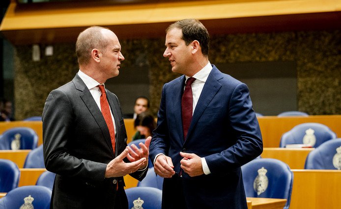 Pimfortuynplaat's tweet photo. #formatiedebat #formatie 

☝ https://t.co/2LnKLhMlzL

☝ https://t.co/zFpADuKisj

Met welke Jokkebrokken zal het motorblok regeren? https://t.co/zdKfY0QGzf