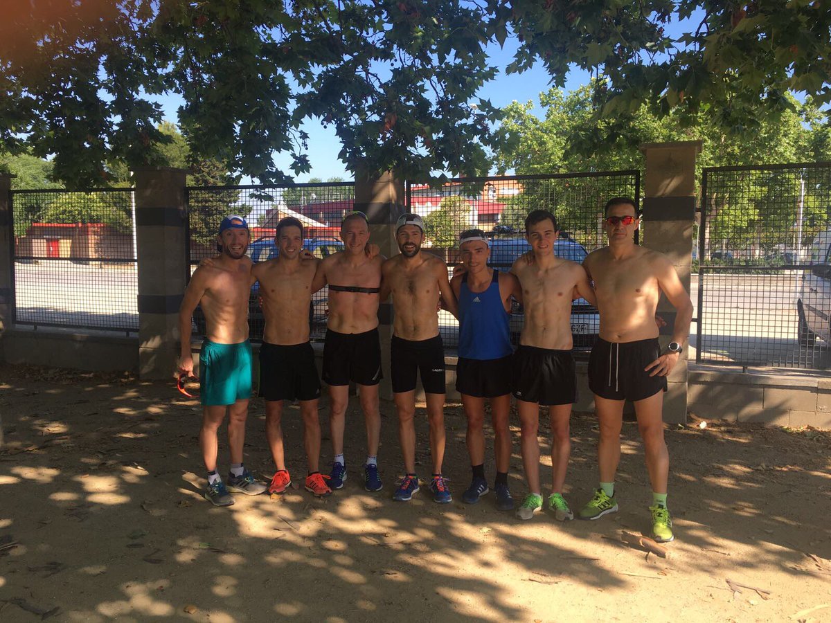 Pocos pero valientes los <a href="/CastiCaceresRC/">Castillejo&CaceresRC</a> hoy en Parc Nou. Falta <a href="/jfksedano/">Jose Sedano 🏃🏻</a> y <a href="/TONIWAS42/">TONI LÓPEZ OLMEDA</a> que aun le daban a la zapatilla