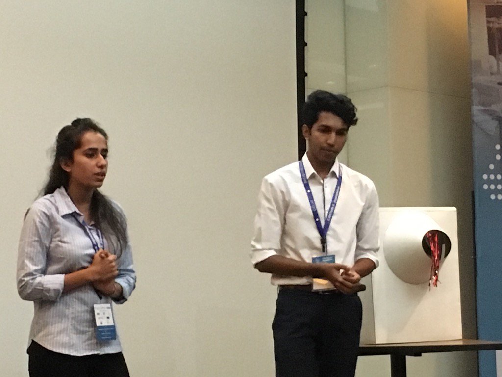 OlsonKristian1's tweet photo. WindMe designed for non-fixed structure of slum homes #indiahealthhack @CAMTechMGH @Jugaadathon @GEHealthIndia https://t.co/30FKgjgbdh