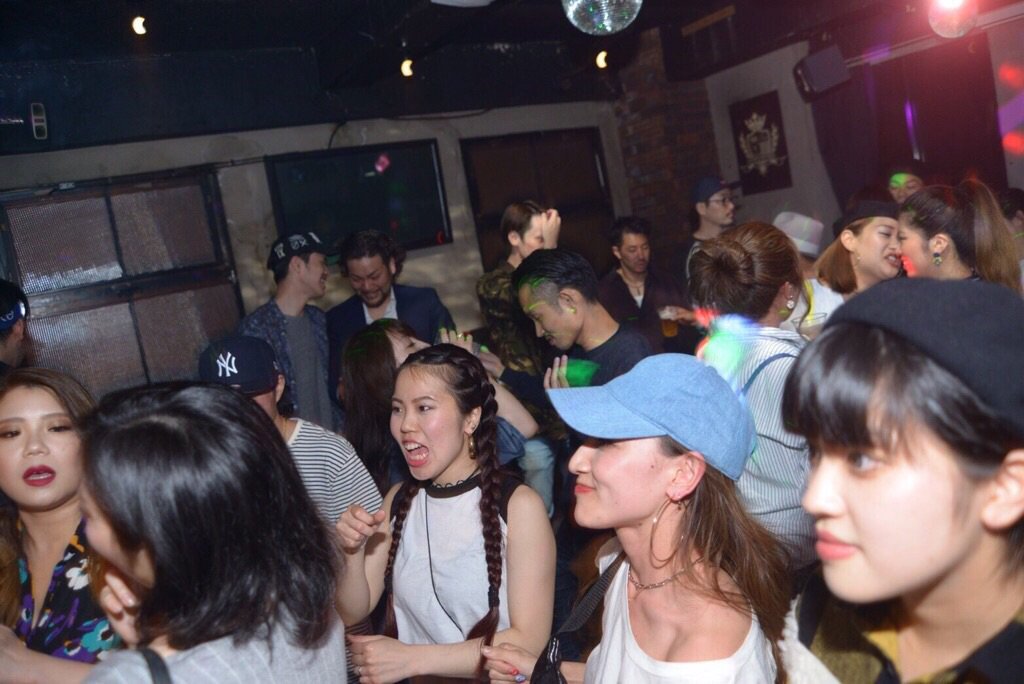 VIVID_KUMAMOTO's tweet photo. いよいよいよ今夜🎉
#VIVID_Kumamoto 5周年パーティー😆🙌
スペシャルゲスト
DJ DARUMA ( #PKCZ #FULL_BK )
最高のパーティーにするからお洒落してみんな遊びに来てー❤️
楽しみっ!🖐 https://t.co/gugGJEOJ6I