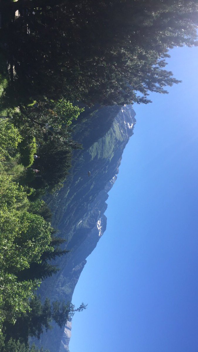 EllySmoone's tweet photo. 2nd day of the road trip 😍 beautiful scenery and boys and their fast cars 😂 https://t.co/EGSG2o9j88
