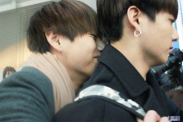 heisnotyouroppa's tweet photo. Боже,какие милашки😍💓 #2017BTSFESTA #VKook #kookie #v #jungkook #bts #army #4everwithBTS #4everbts #goldenmaknae #taehyung #방탄소년단 #정국 #븨 https://t.co/3tQC1UfkBT